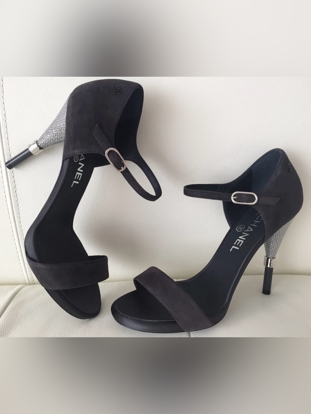 $1.5K CHANEL GORGEOUS GRAY SUEDE LEATHER SANDALS SILVER HEELS SHOES SZ 38.5 NEW